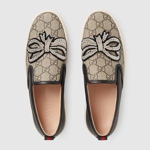 Gucci GG Supreme Slip On With Pearl Bow